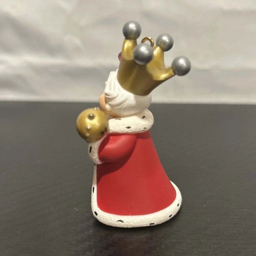 Hallmark 2000 queen